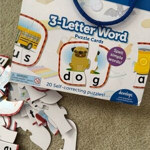 Develops 3-Letter Word Puzzle Cards - Multicolor